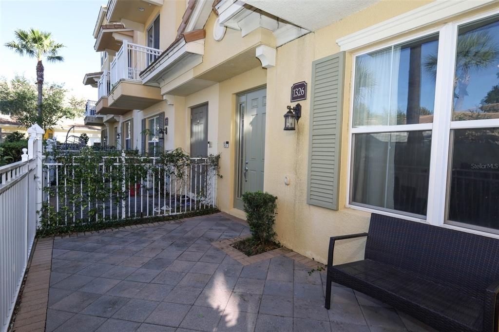 For Sale: $399,900 (3 beds, 3 baths, 1989 Square Feet)