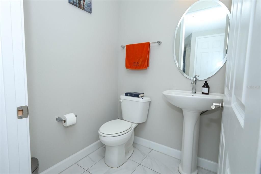 For Sale: $399,900 (3 beds, 3 baths, 1989 Square Feet)