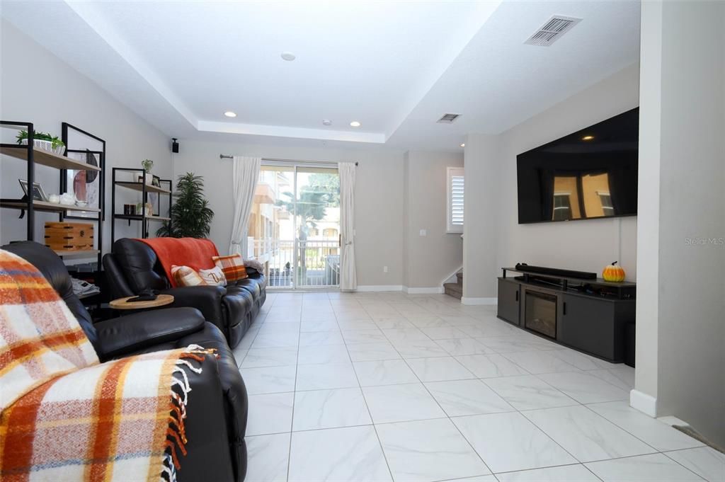 For Sale: $399,900 (3 beds, 3 baths, 1989 Square Feet)