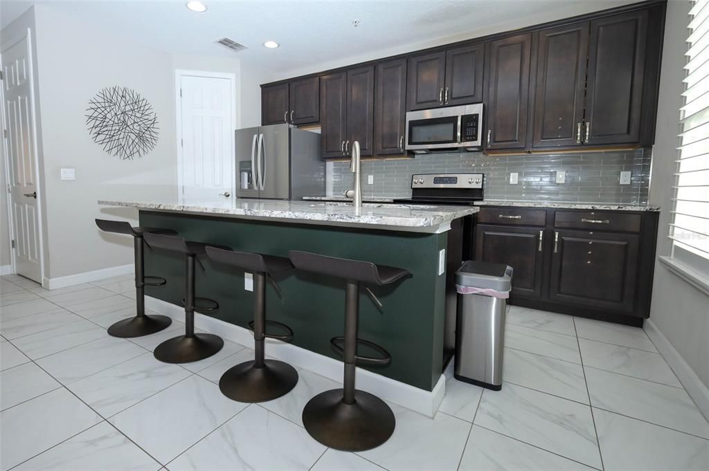 For Sale: $399,900 (3 beds, 3 baths, 1989 Square Feet)