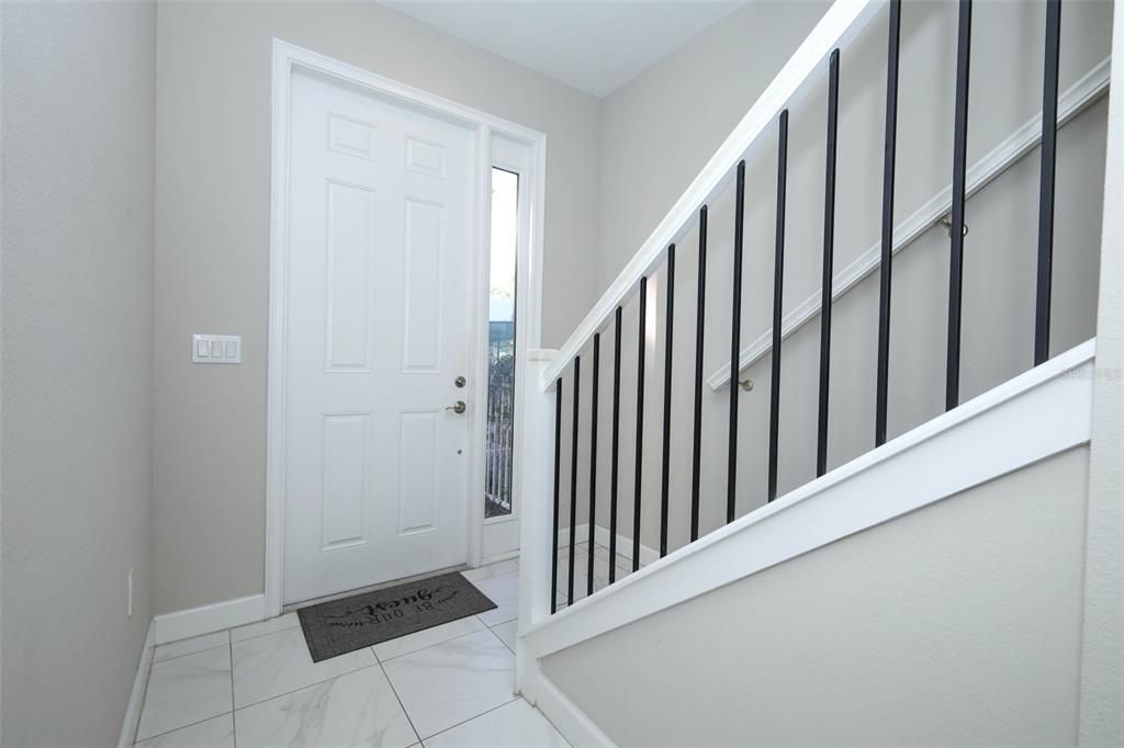 For Sale: $399,900 (3 beds, 3 baths, 1989 Square Feet)