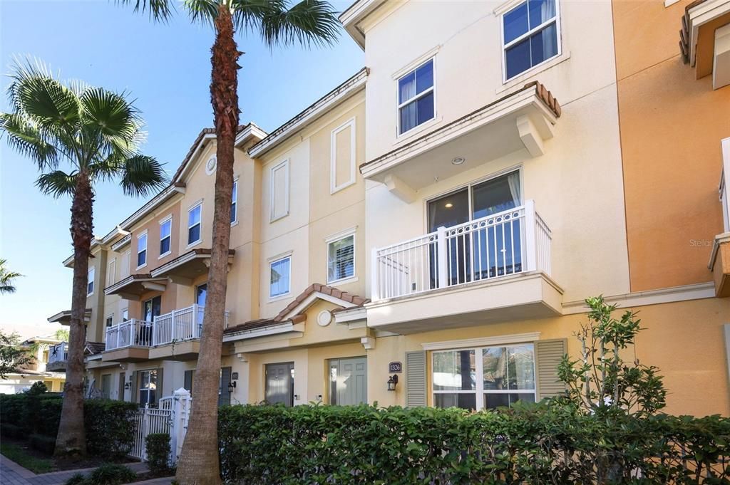 For Sale: $399,900 (3 beds, 3 baths, 1989 Square Feet)