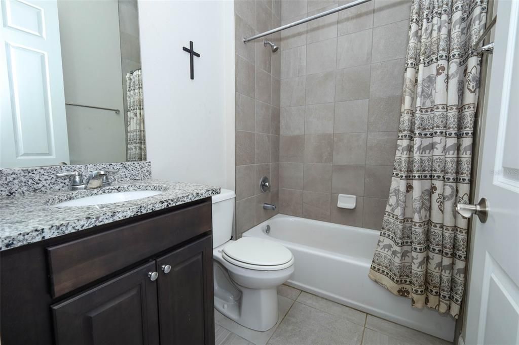 For Sale: $399,900 (3 beds, 3 baths, 1989 Square Feet)