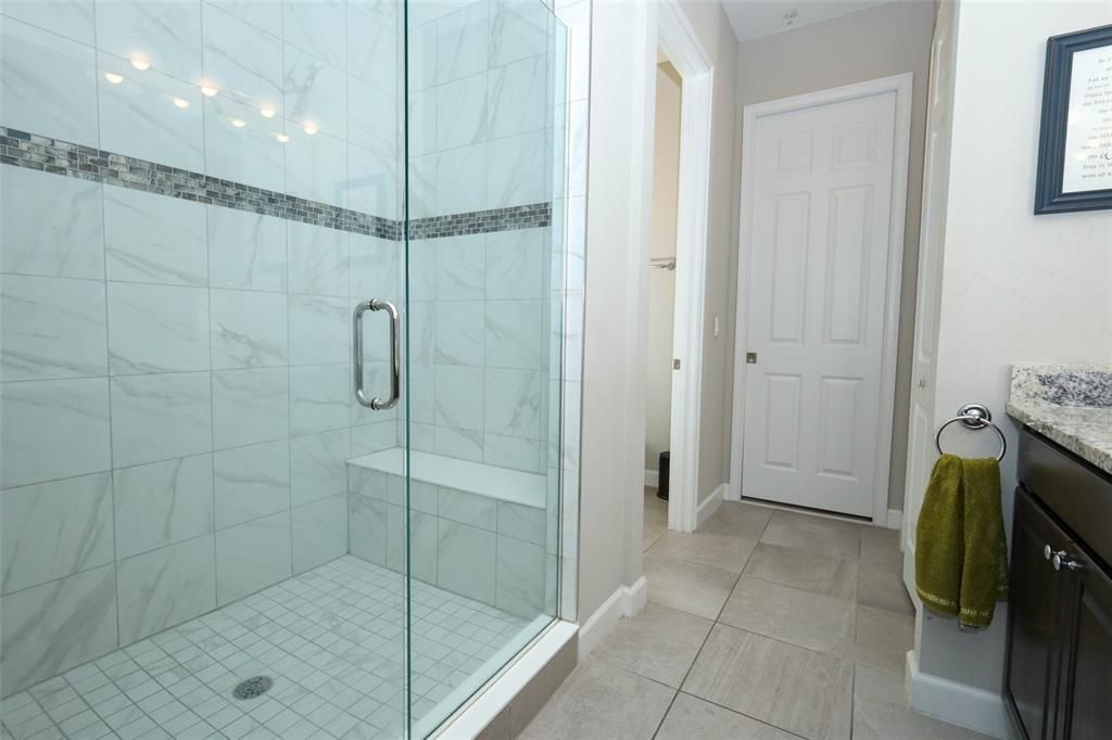 For Sale: $399,900 (3 beds, 3 baths, 1989 Square Feet)