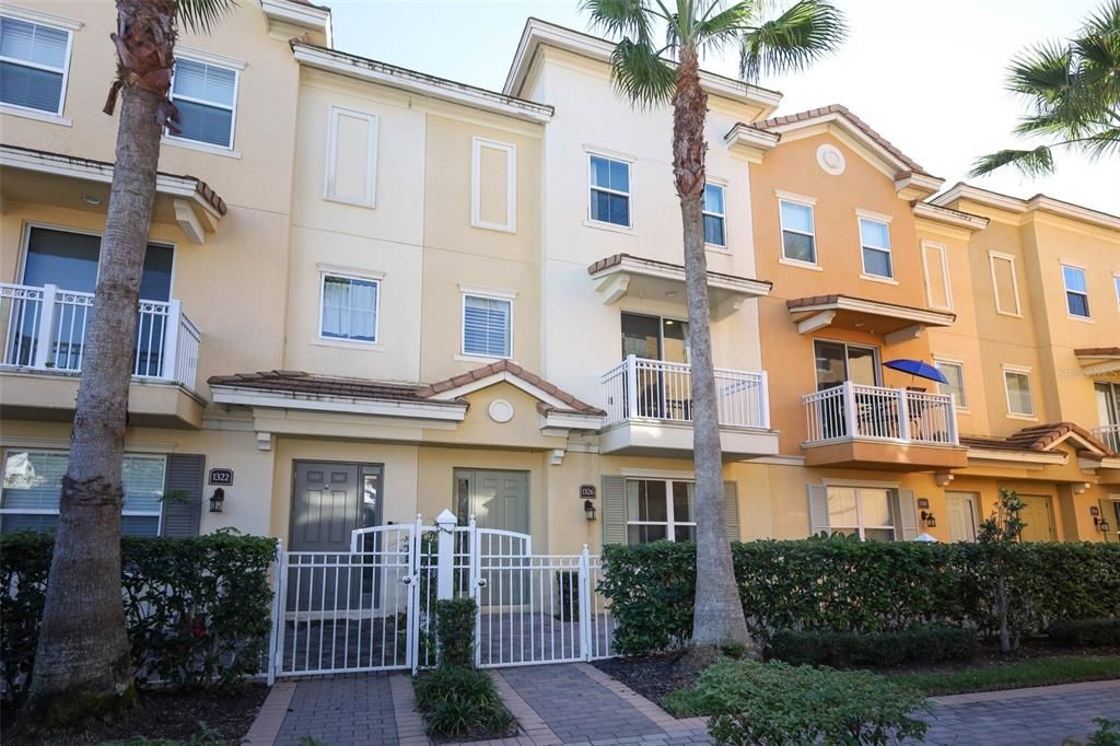 For Sale: $399,900 (3 beds, 3 baths, 1989 Square Feet)