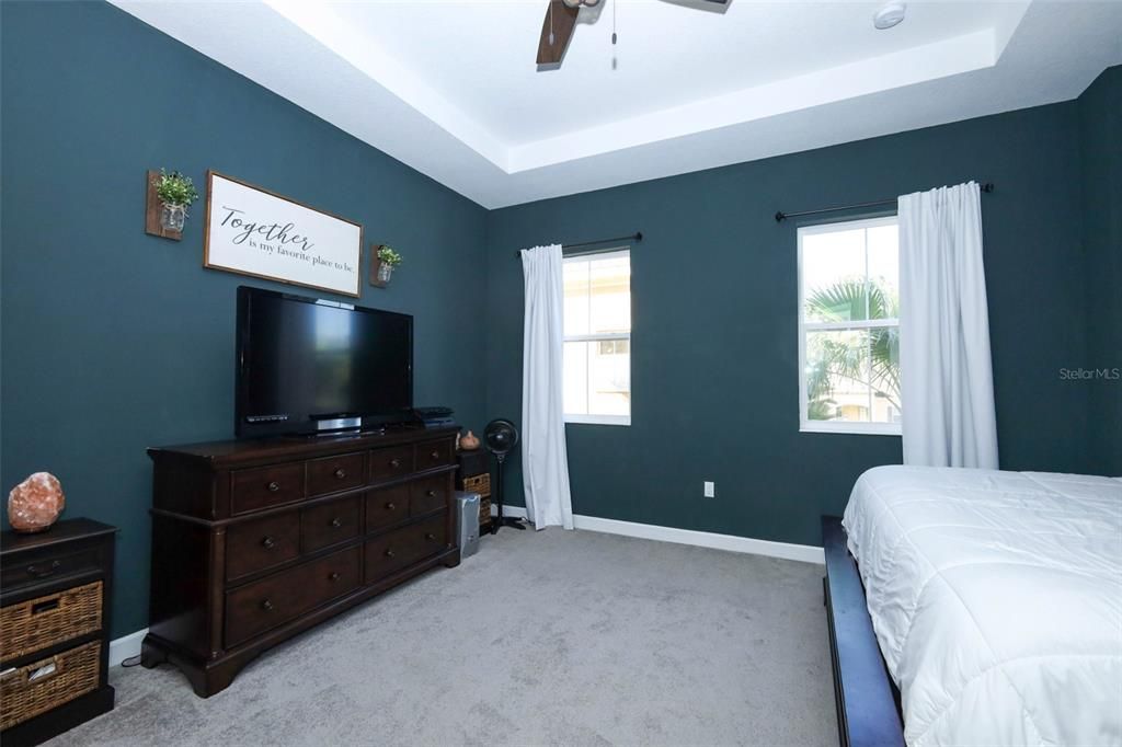 For Sale: $399,900 (3 beds, 3 baths, 1989 Square Feet)