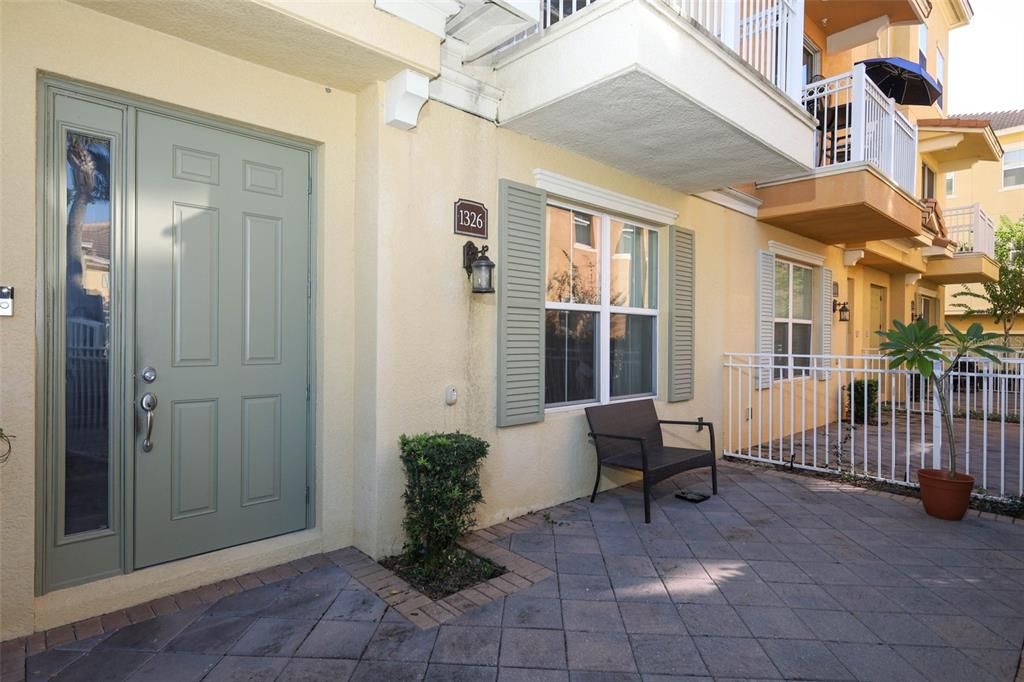 For Sale: $399,900 (3 beds, 3 baths, 1989 Square Feet)