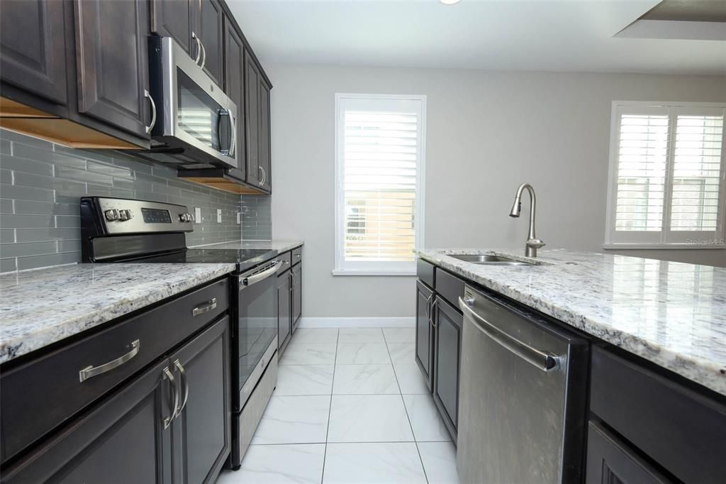 For Sale: $399,900 (3 beds, 3 baths, 1989 Square Feet)