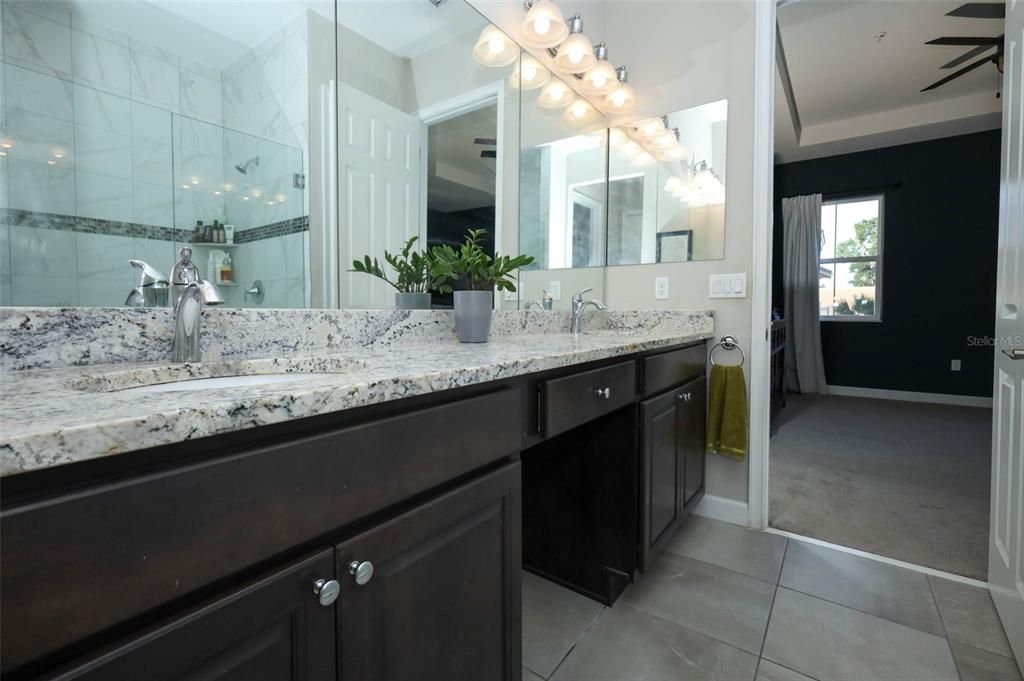 For Sale: $399,900 (3 beds, 3 baths, 1989 Square Feet)