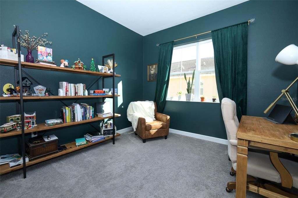 For Sale: $399,900 (3 beds, 3 baths, 1989 Square Feet)