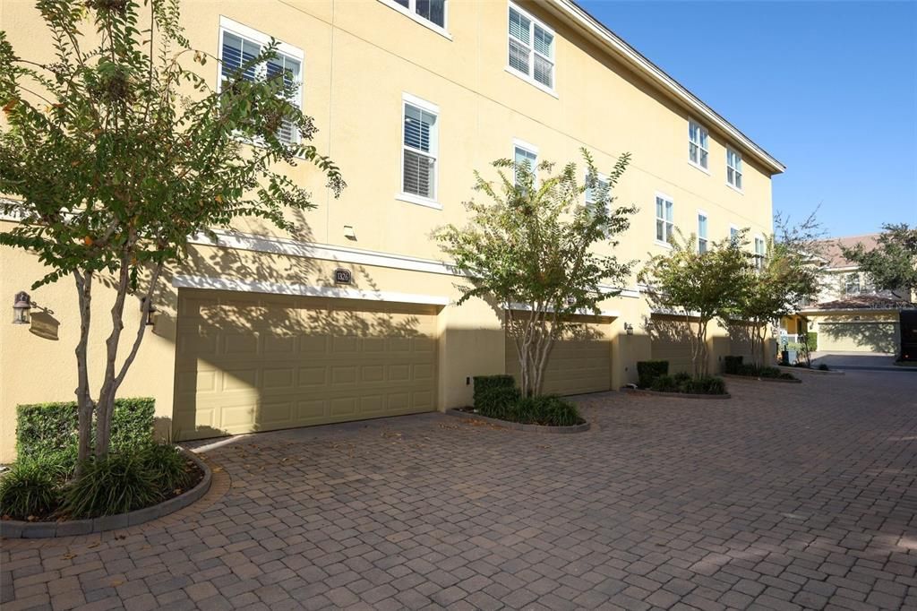 For Sale: $399,900 (3 beds, 3 baths, 1989 Square Feet)