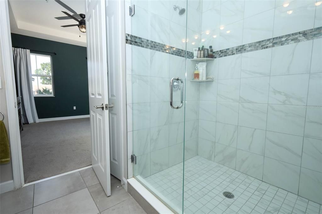 For Sale: $399,900 (3 beds, 3 baths, 1989 Square Feet)