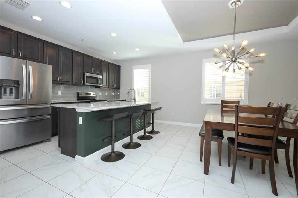 For Sale: $399,900 (3 beds, 3 baths, 1989 Square Feet)