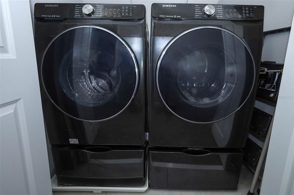 For Sale: $399,900 (3 beds, 3 baths, 1989 Square Feet)