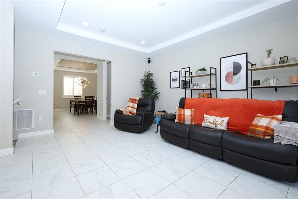 For Sale: $399,900 (3 beds, 3 baths, 1989 Square Feet)