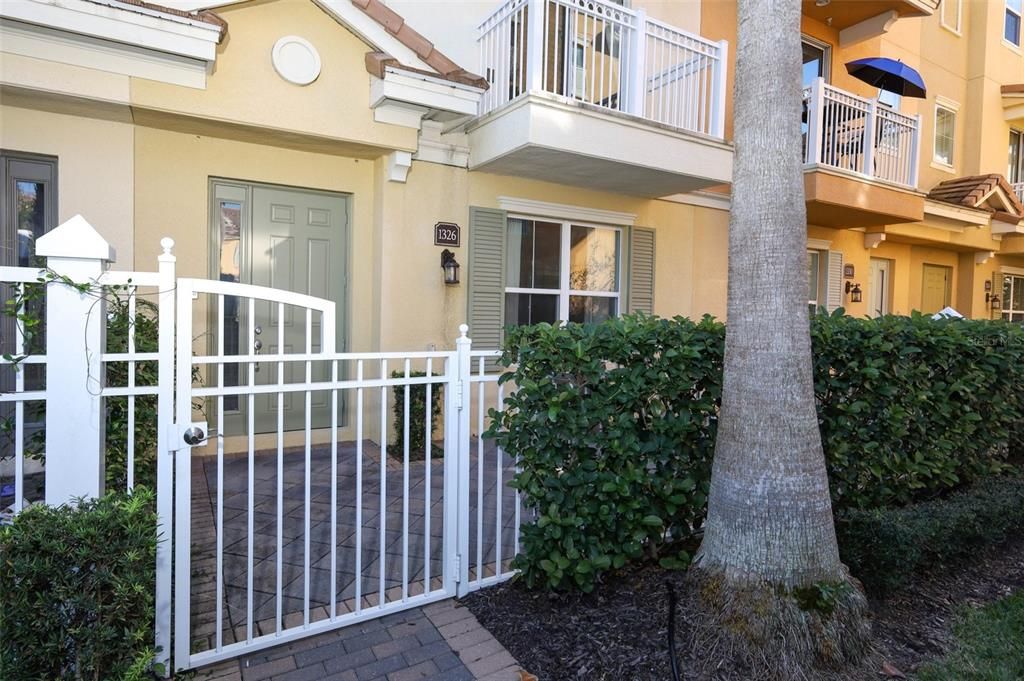 For Sale: $399,900 (3 beds, 3 baths, 1989 Square Feet)