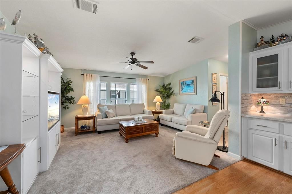 For Sale: $235,000 (2 beds, 2 baths, 1269 Square Feet)