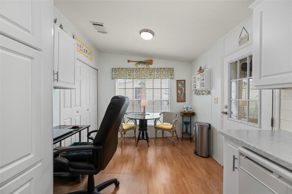 For Sale: $235,000 (2 beds, 2 baths, 1269 Square Feet)