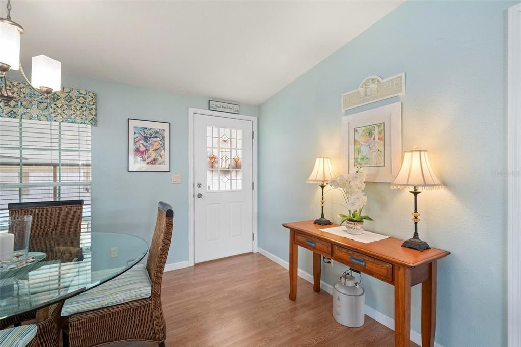 For Sale: $235,000 (2 beds, 2 baths, 1269 Square Feet)