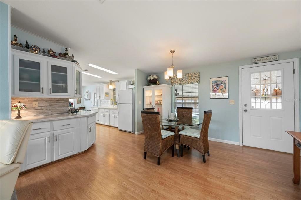 For Sale: $235,000 (2 beds, 2 baths, 1269 Square Feet)