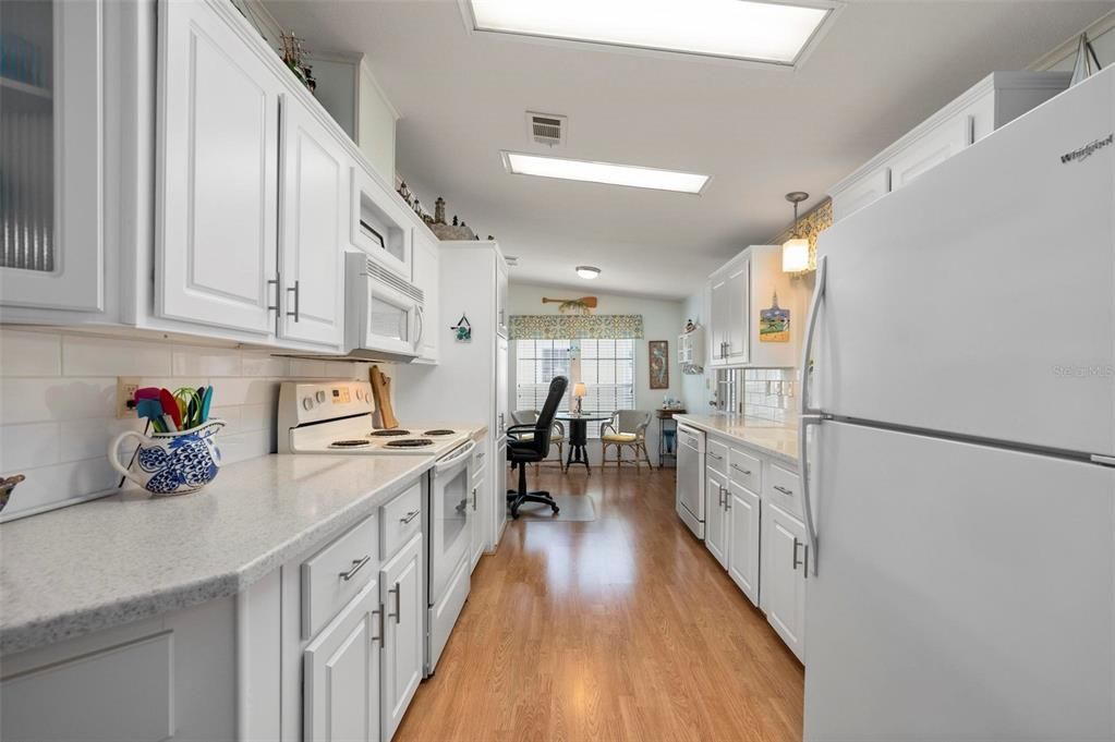 For Sale: $235,000 (2 beds, 2 baths, 1269 Square Feet)