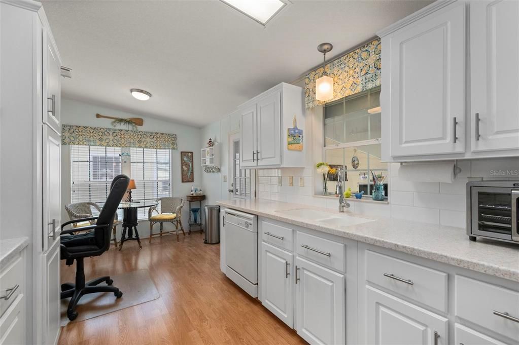 For Sale: $235,000 (2 beds, 2 baths, 1269 Square Feet)