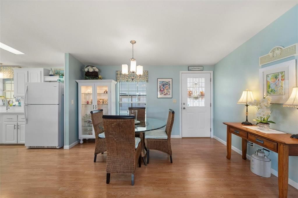 For Sale: $235,000 (2 beds, 2 baths, 1269 Square Feet)