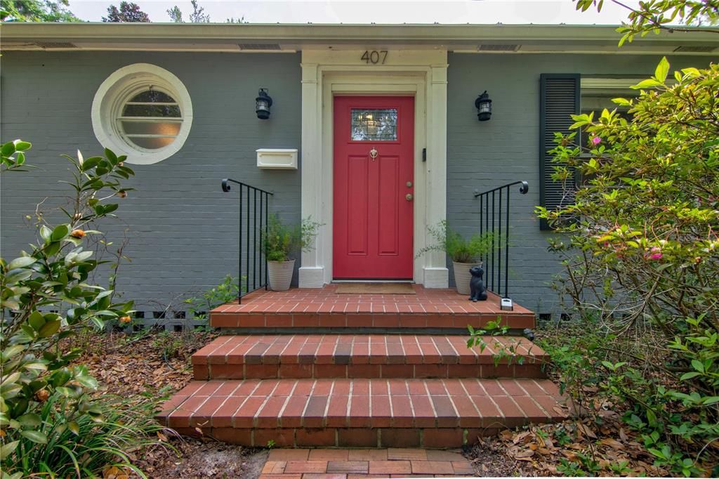 For Rent: $2,600 (4 beds, 2 baths, 1402 Square Feet)