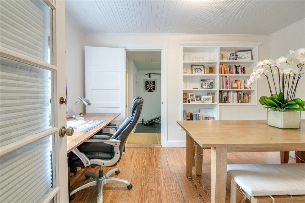 For Rent: $2,600 (4 beds, 2 baths, 1402 Square Feet)