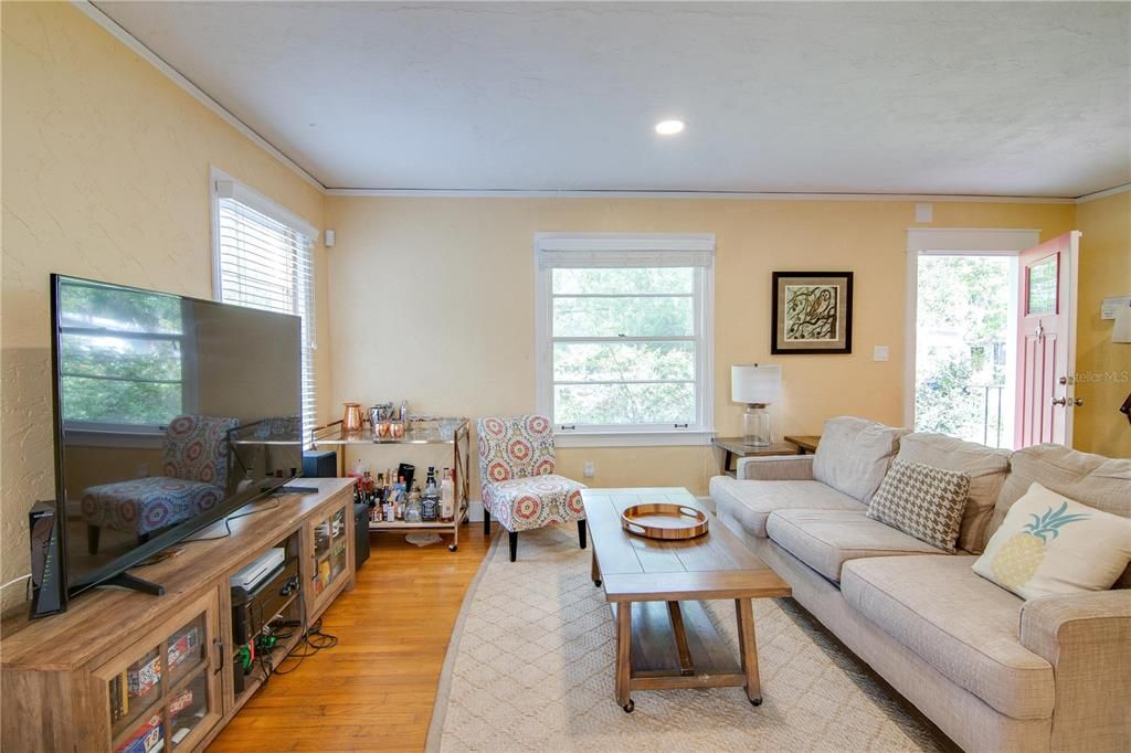 For Rent: $2,600 (4 beds, 2 baths, 1402 Square Feet)