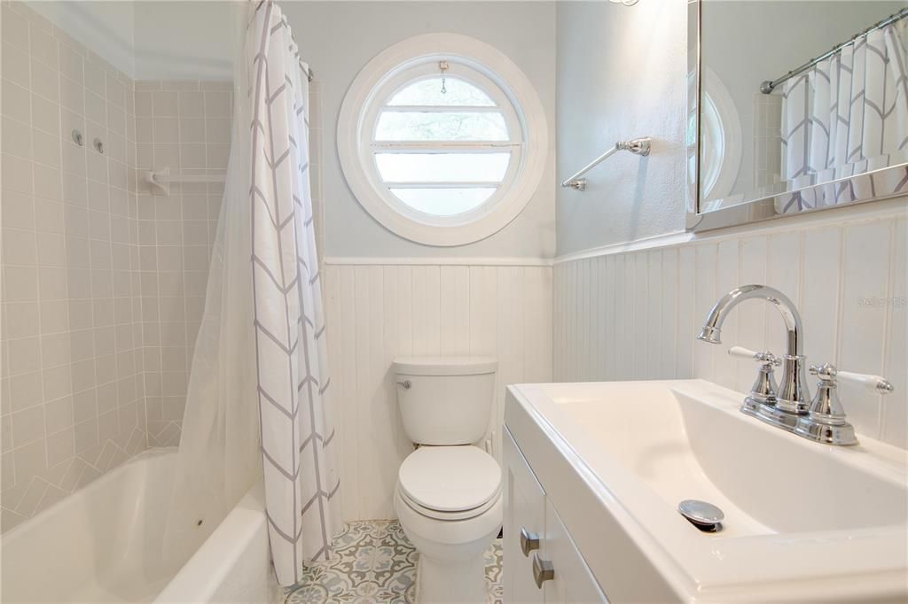 For Rent: $2,600 (4 beds, 2 baths, 1402 Square Feet)