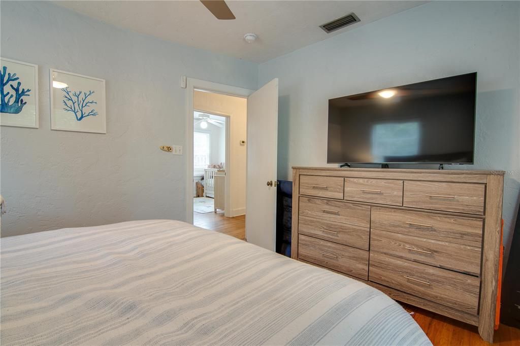 For Rent: $2,600 (4 beds, 2 baths, 1402 Square Feet)