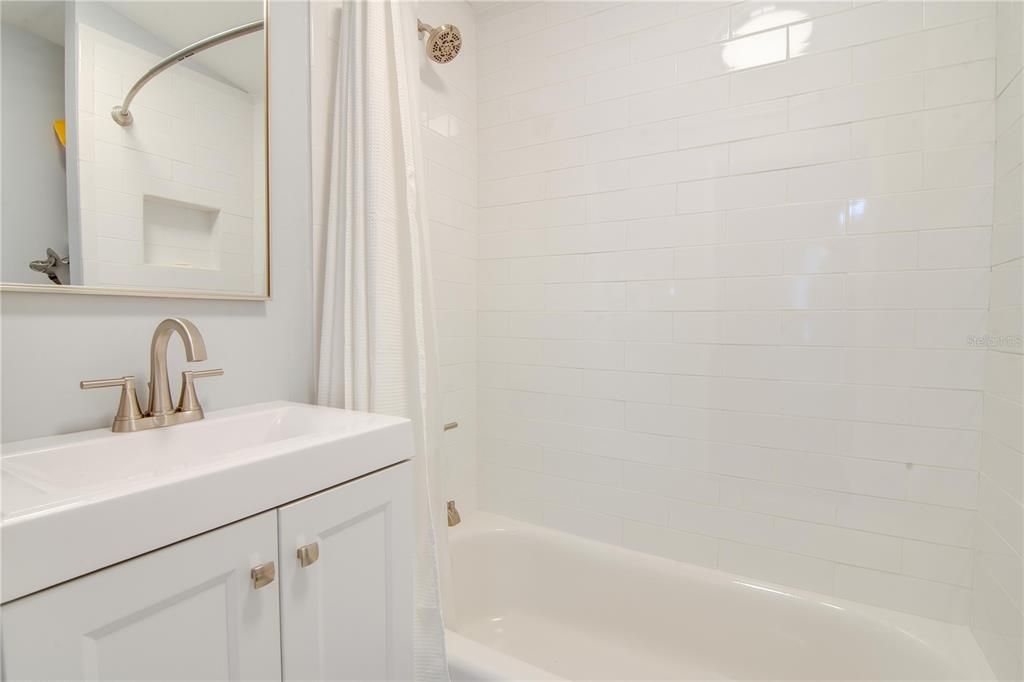 For Rent: $2,600 (4 beds, 2 baths, 1402 Square Feet)