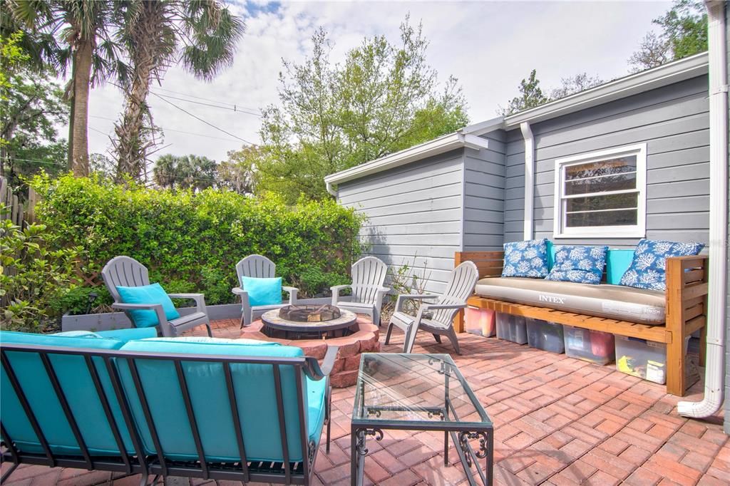 For Rent: $2,600 (4 beds, 2 baths, 1402 Square Feet)