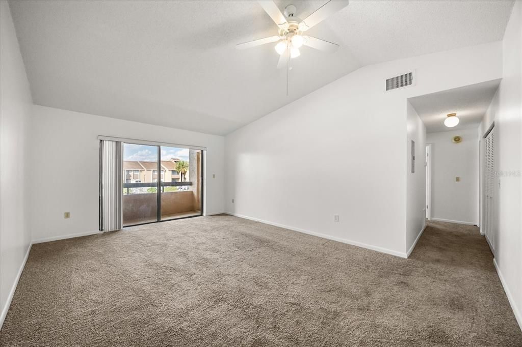 For Sale: $195,000 (2 beds, 2 baths, 1048 Square Feet)