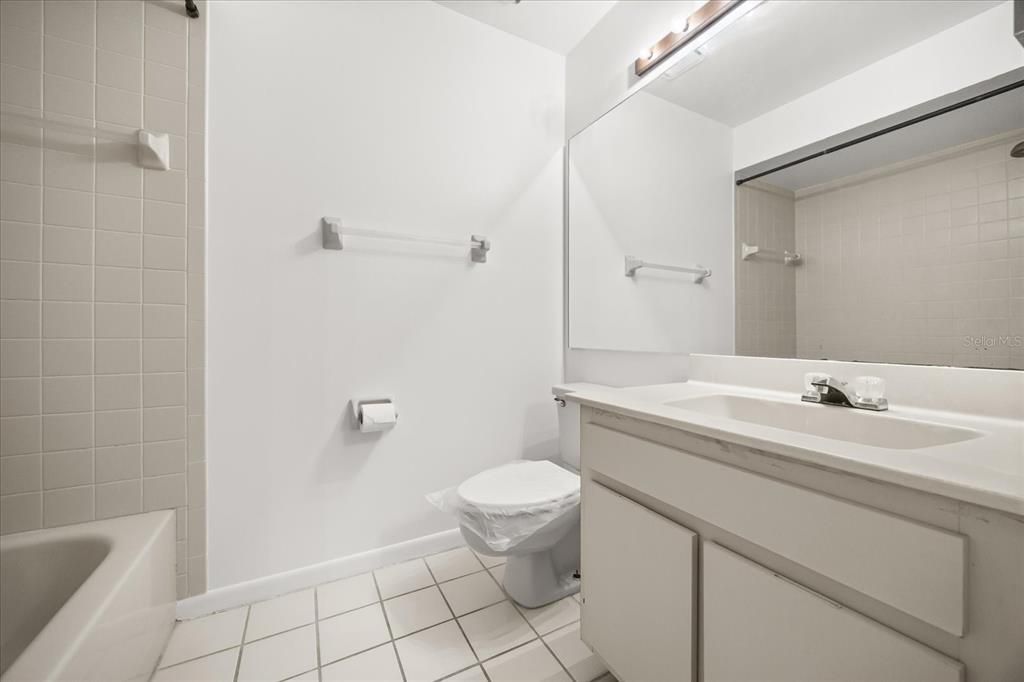 For Sale: $195,000 (2 beds, 2 baths, 1048 Square Feet)