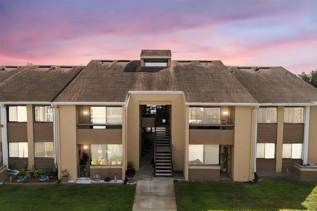 For Sale: $195,000 (2 beds, 2 baths, 1048 Square Feet)