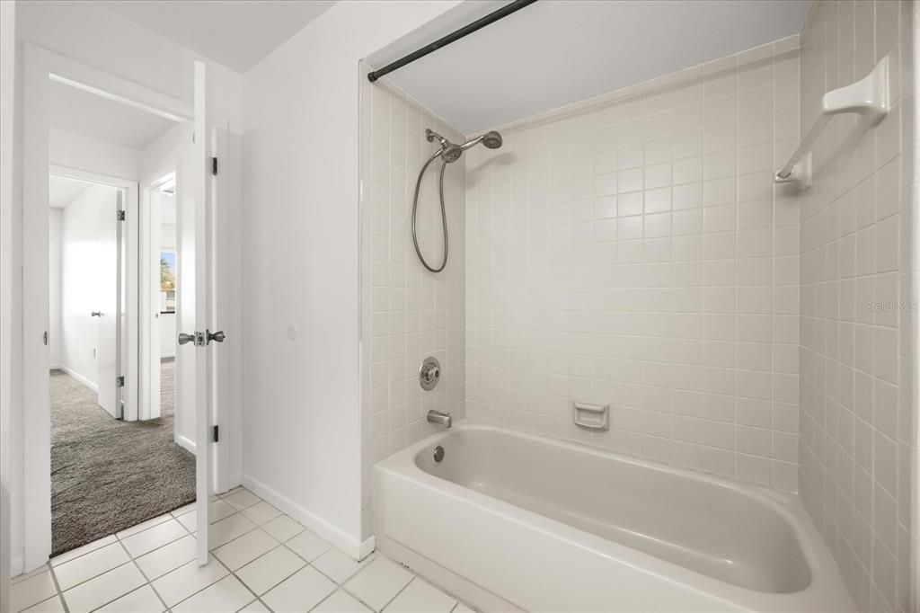 For Sale: $195,000 (2 beds, 2 baths, 1048 Square Feet)