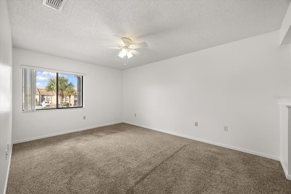 For Sale: $195,000 (2 beds, 2 baths, 1048 Square Feet)