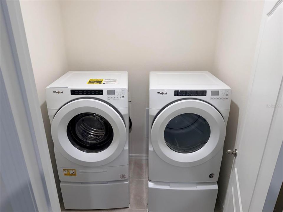 Active With Contract: $320,000 (3 beds, 2 baths, 1716 Square Feet)