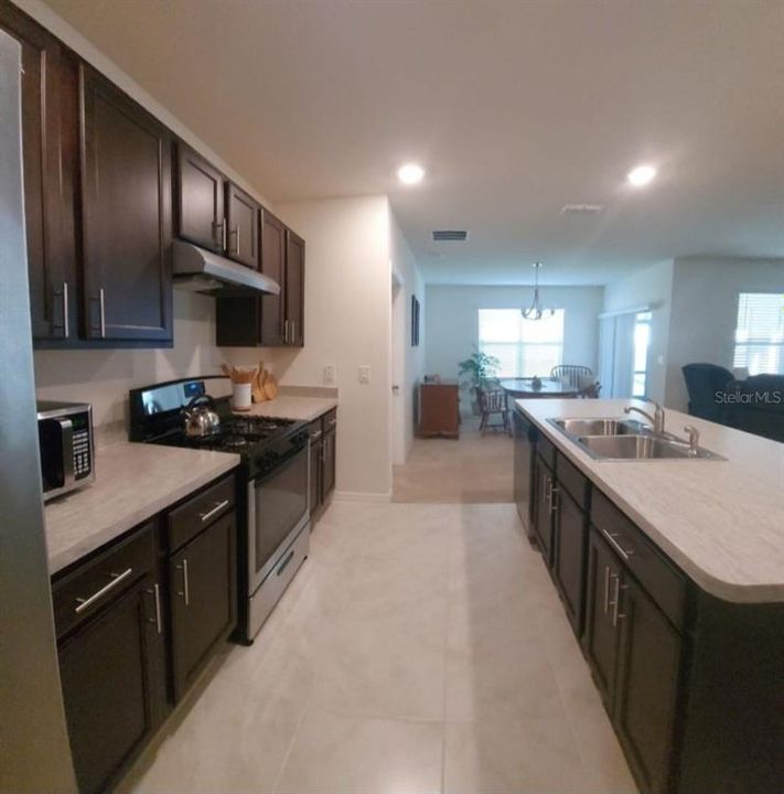 Active With Contract: $320,000 (3 beds, 2 baths, 1716 Square Feet)