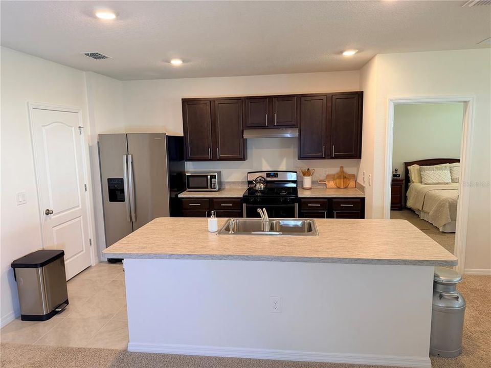 Active With Contract: $320,000 (3 beds, 2 baths, 1716 Square Feet)