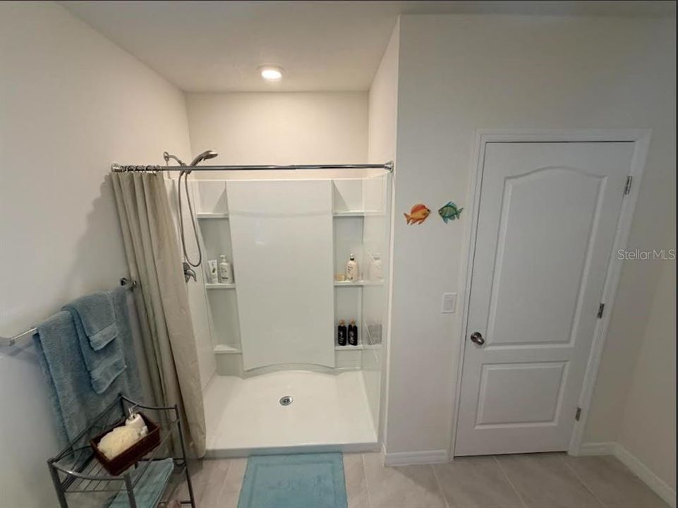 Active With Contract: $320,000 (3 beds, 2 baths, 1716 Square Feet)