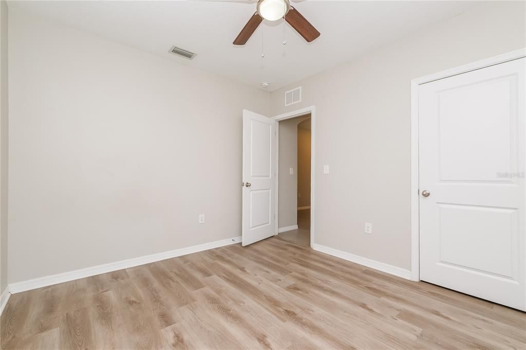 Под контрактом: $2,310 (3 спален, 2 ванн, 1690 Квадратных фут)