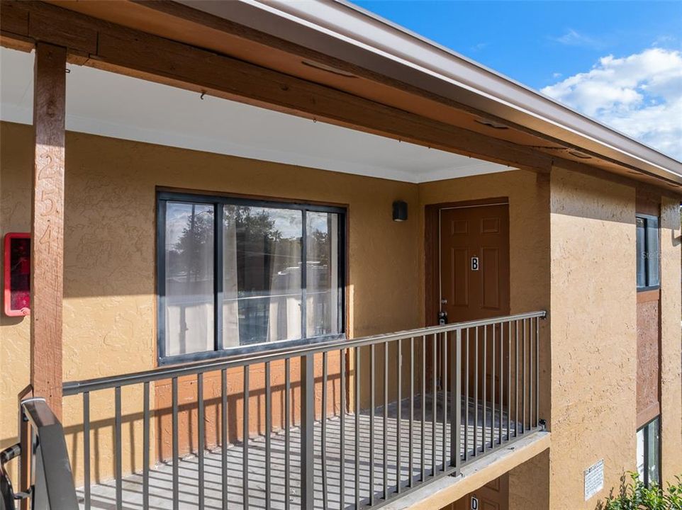 Под контрактом: $699,000 (8 спален, 8 ванн, 3848 Квадратных фут)