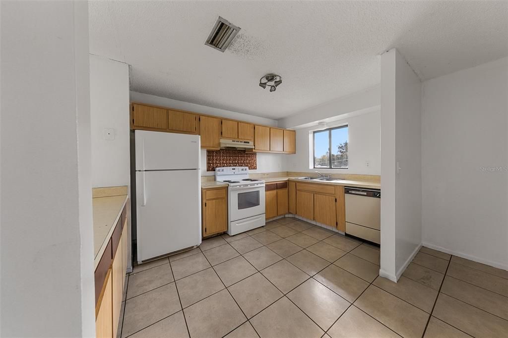 Под контрактом: $699,000 (8 спален, 8 ванн, 3848 Квадратных фут)