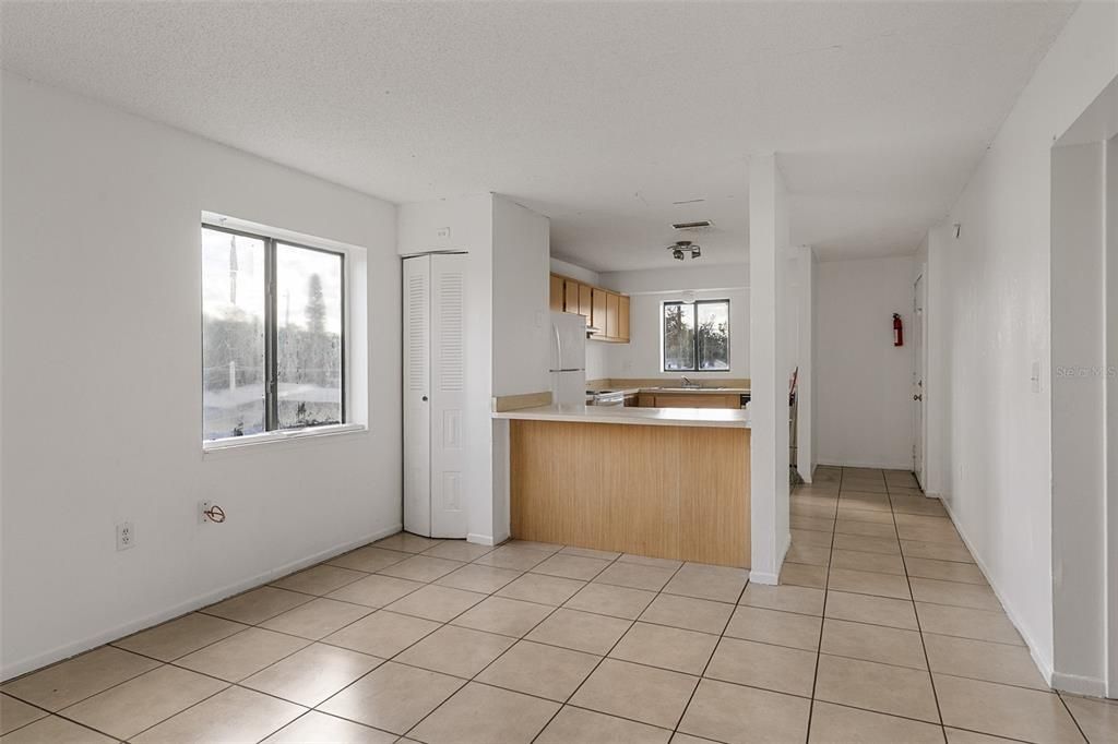 Под контрактом: $699,000 (8 спален, 8 ванн, 3848 Квадратных фут)