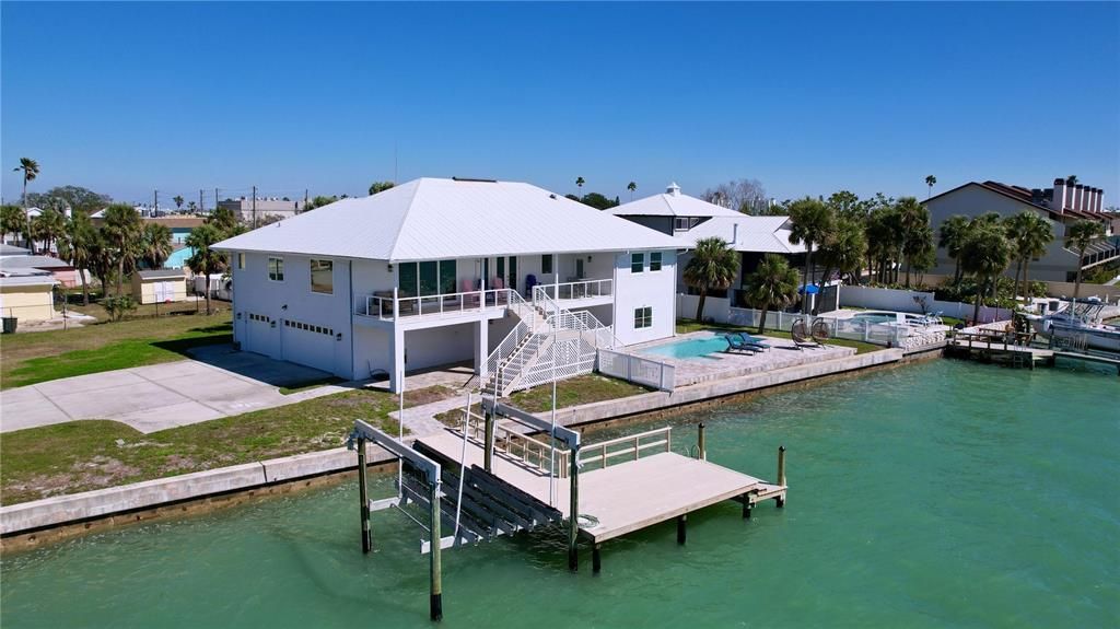 For Sale: $2,790,000 (4 beds, 3 baths, 2592 Square Feet)