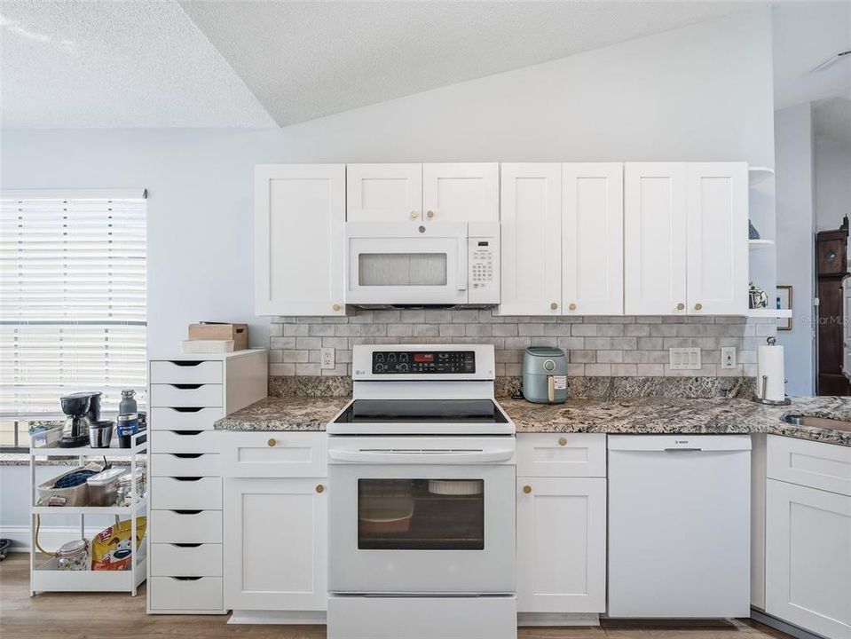 For Sale: $489,900 (3 beds, 2 baths, 2013 Square Feet)