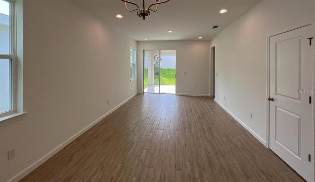 For Rent: $2,750 (4 beds, 2 baths, 1644 Square Feet)